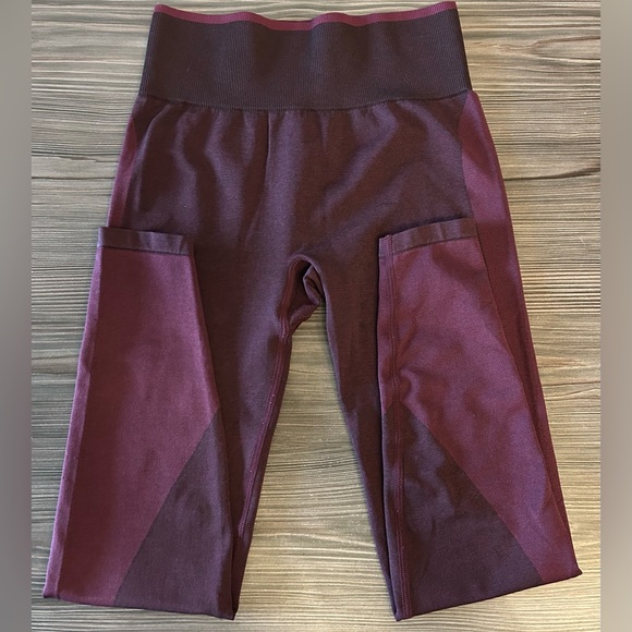 PINK Victoria’s Secret Yoga Seamless Leggings - Picture 3 of 3